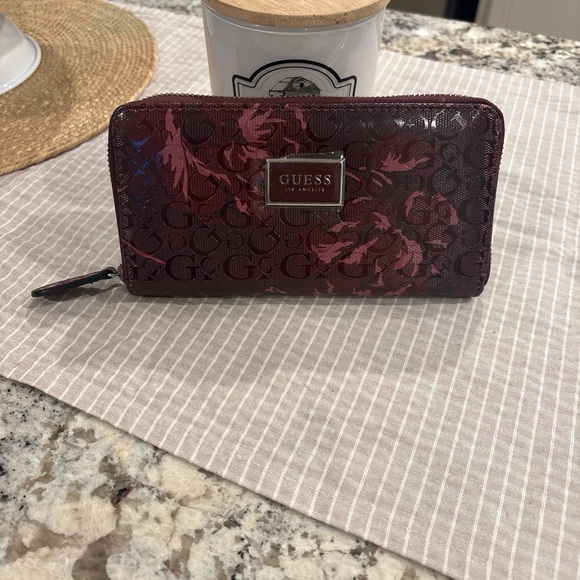 GUESS Floral Patterned Maroon Wallet - Picture 1 of 8